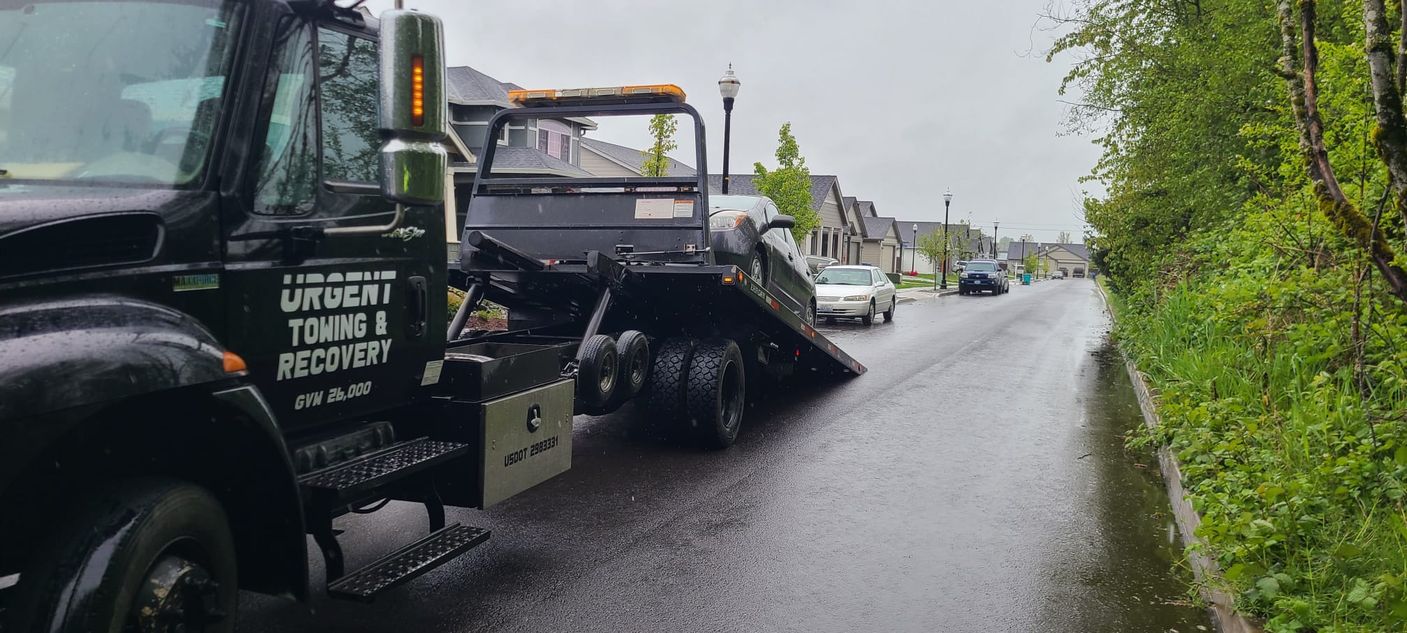 Standard towing service - 4-car carrier with multiple vehicles